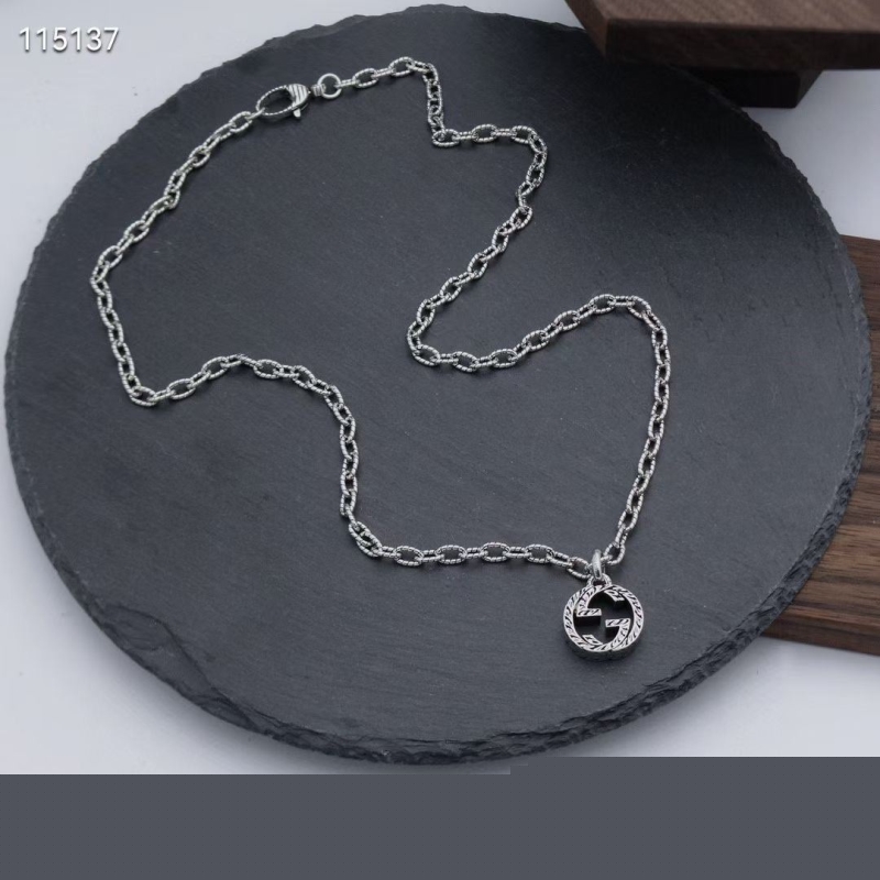 G*u*i necklaces
